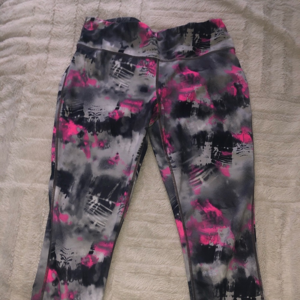 Spray paint yoga pants